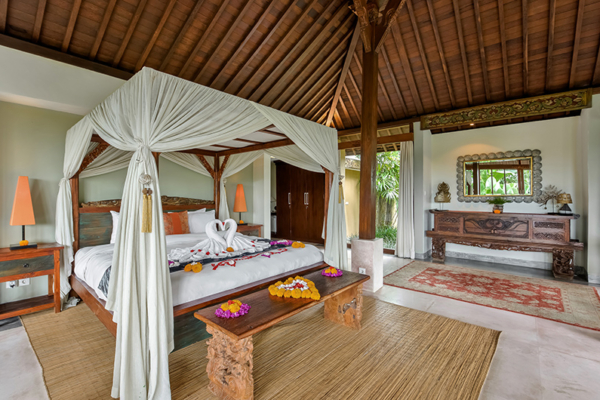 Villa Bodhi Laba House Bedroom with Four Poster Bed | Ubud, Bali