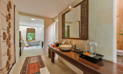 Villa Bodhi Laba House En-Suite Bathroom with Bathtub | Ubud, Bali