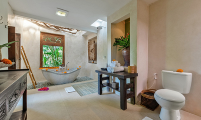 Villa Bodhi Laba House Bathroom with Bathtub | Ubud, Bali