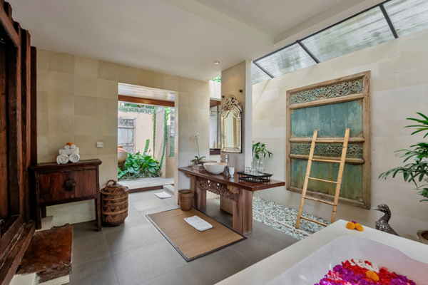 Villa Bodhi Menala House Bathroom with Romantic Bathtub Set Up | Ubud, Bali