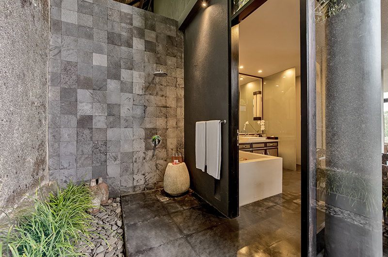 Villa Kelusa Pondok Sapi Bathroom Two with Shower | Ubud, Bali