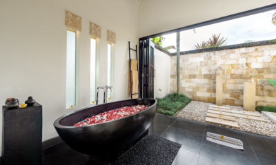 Villa Rumah Lotus Bathroom One with Romantic Bathtub Set Up | Ubud, Bali