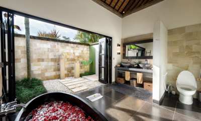 Villa Rumah Lotus Bathroom One with Bathtub | Ubud, Bali