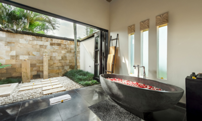 Villa Rumah Lotus Bathroom Two with Bathtub | Ubud, Bali