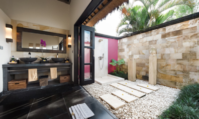 Villa Rumah Lotus Bathroom Two with Outdoor Shower | Ubud, Bali