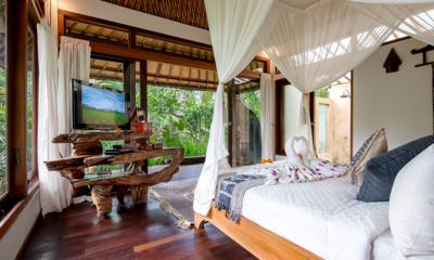 Villa Umah Shanti Singasari Room Bedroom with TV | Ubud, Bali