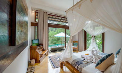 Villa Umah Shanti Sriwijaya Room Bedroom with Pool View | Ubud, Bali