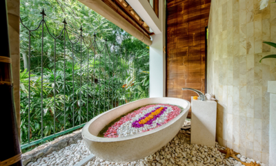 Villa Umah Shanti Sriwijaya Room Romantic Bathtub Set Up | Ubud, Bali