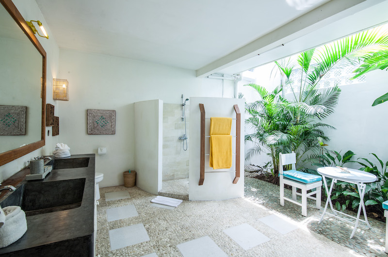 Casa Lucas Shower Area | Seminyak, Bali
