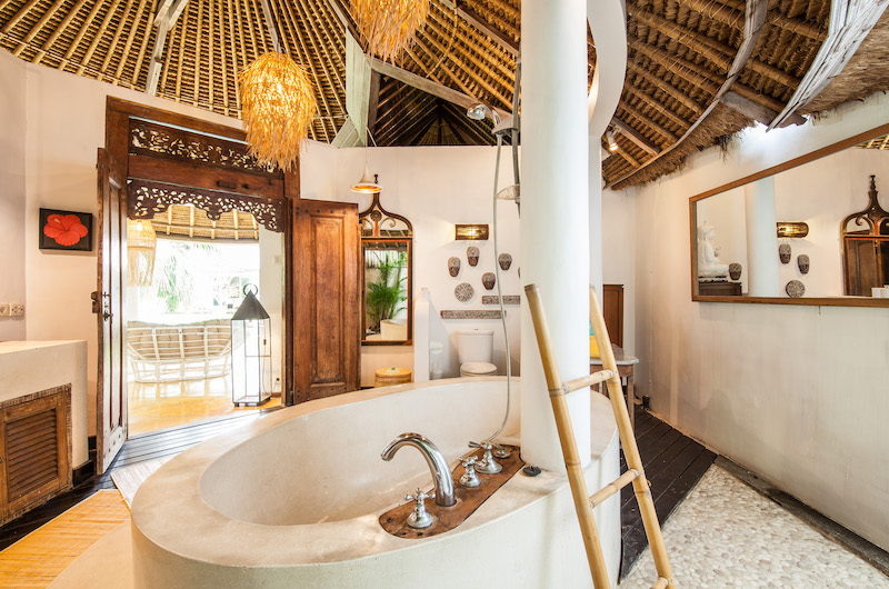 Casa Lucas Bathtub | Seminyak, Bali