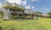 Villa Karang Putih Lawns | Uluwatu, Bali