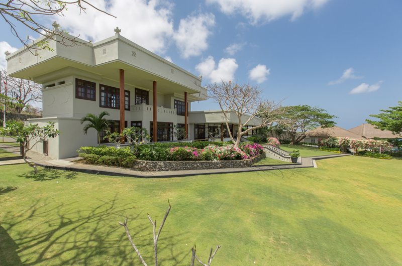 Villa Karang Putih Lawns | Uluwatu, Bali