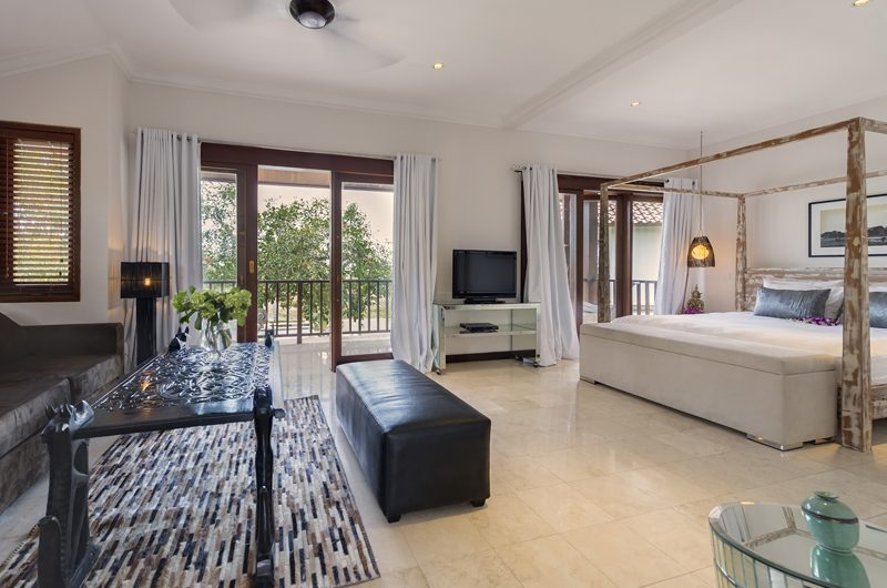 Villa Manis Bedroom with Sofa | Pererenan, Bali