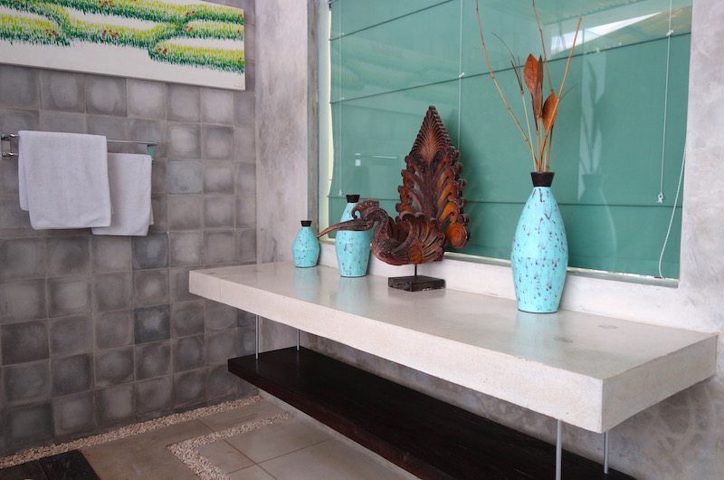 Villa Liang Bathroom | Batubelig, Bali