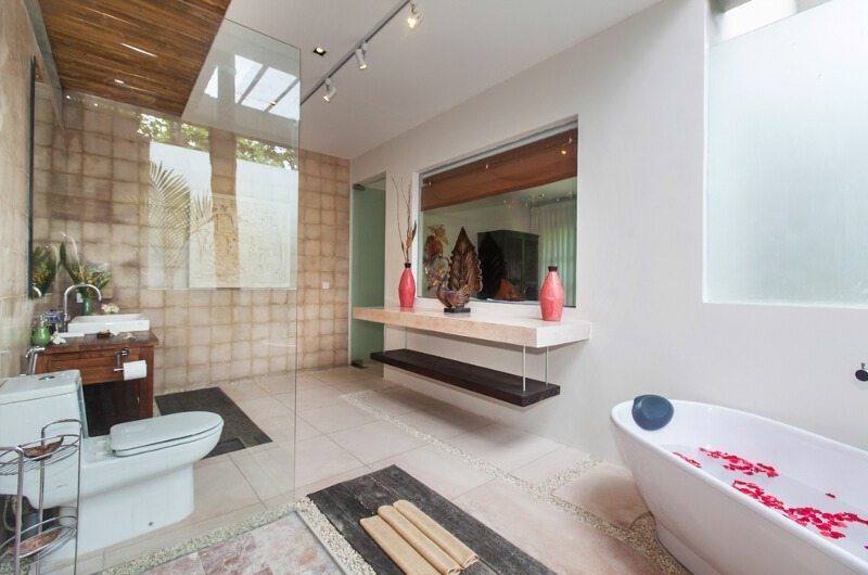 Villa Liang Bathroom | Batubelig, Bali