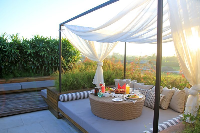 Berry Amour Romantic Villas Lounge | Batubelig, Bali