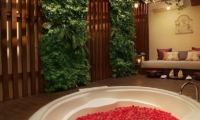 Berry Amour Romantic Villas Bathtub | Batubelig, Bali