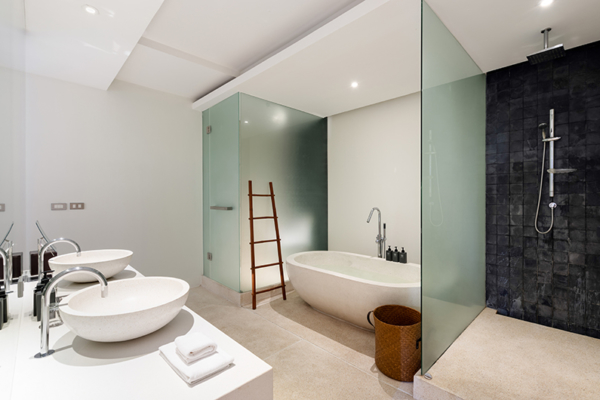 Samujana 4 En-Suite Bathroom with Bathtub | Choeng Mon, Koh Samui Samujana 4 En-Suite Bathroom with Bathtub | Choeng Mon, Koh Samui