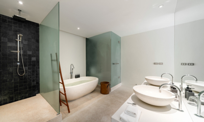 Samujana 4 His and Hers Bathroom with Shower and Bathtub | Choeng Mon, Koh Samui