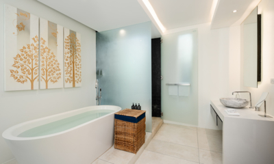 Samujana 9 Bathroom Two with Bathtub | Choeng Mon, Koh Samui