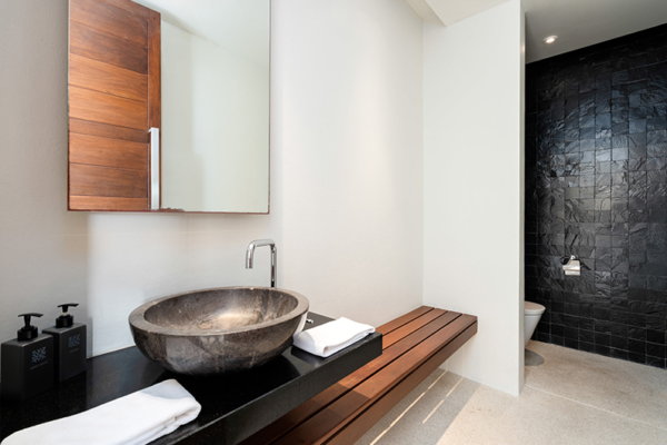 Samujana 11a Bathroom with Mirror | Choeng Mon, Koh Samui