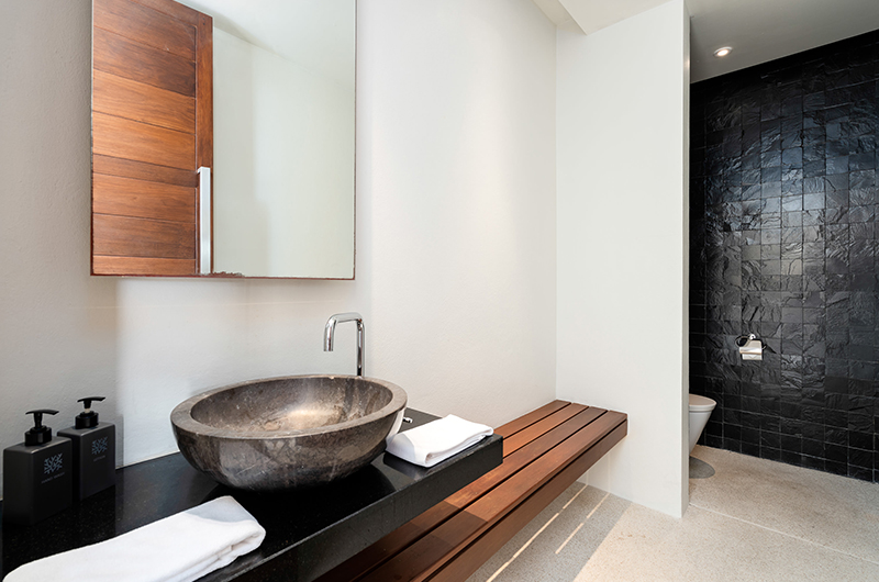 Samujana 11a Bathroom with Mirror | Choeng Mon, Koh Samui