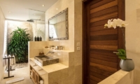 Villa Tiga Puluh Guest Bathroom | Seminyak, Bali