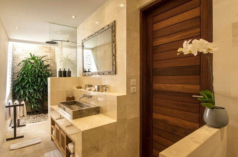 Villa Tiga Puluh Guest Bathroom | Seminyak, Bali