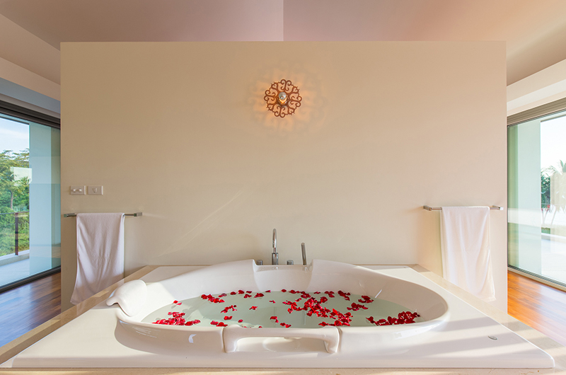 Baan Asan Romantic Bathtub Set Up | Taling Ngam, Koh Samui