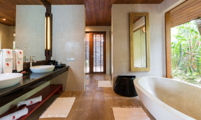 Baan Wanora En-Suite Bathroom with Bathtub | Laem Sor, Koh Samui