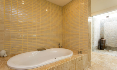 Villa Bougainvillea Bathroom Four Bathtub | Maenam, Koh Samui