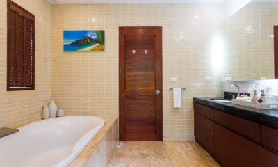 Villa Acacia Bathroom Two with Bathtub | Maenam, Koh Samui