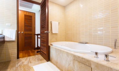 Villa Acacia Bathroom Three with Bathtub | Maenam, Koh Samui