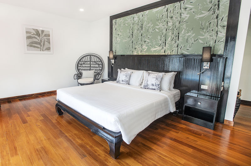 Villa Champak Bedroom with Seating | Maenam, Koh Samui