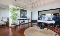 Villa Champak Master Bedroom with Seating | Maenam, Koh Samui