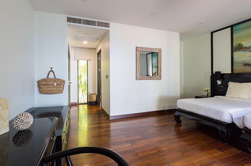 Villa Champak Bedroom with Mirror | Maenam, Koh Samui