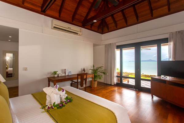 Villa Hibiscus Bedroom One with Sea View | Maenam, Koh Samui