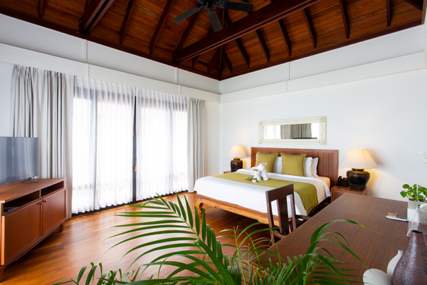 Villa Hibiscus Bedroom One with Study Area and TV | Maenam, Koh Samui