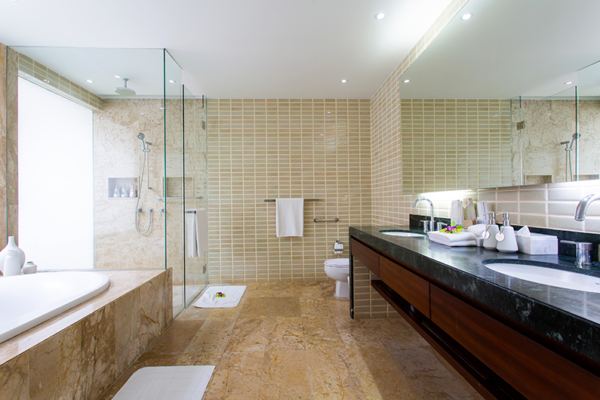 Villa Hibiscus Bathroom One with Bathtub | Maenam, Koh Samui