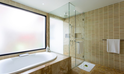 Villa Hibiscus Bathroom One Bathtub | Maenam, Koh Samui
