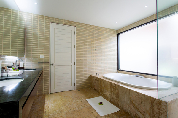 Villa Hibiscus His and Hers Bathroom One with Bathtub | Maenam, Koh Samui