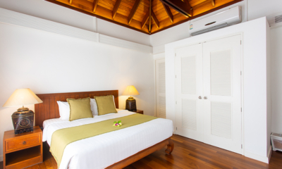 Villa Hibiscus Bedroom Two with Side Lamps | Maenam, Koh Samui