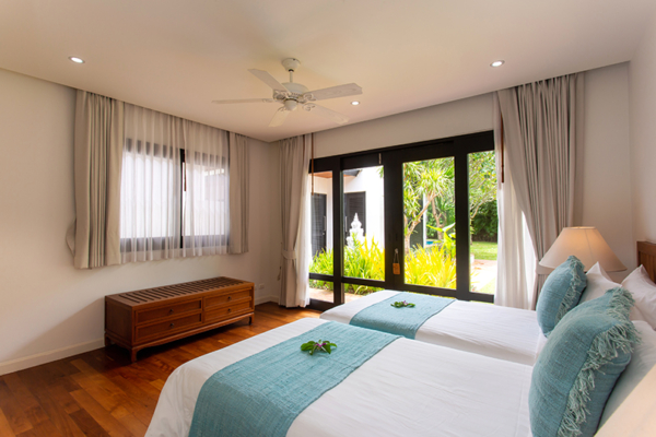 Villa Hibiscus Bedroom Four with Twin Beds | Maenam, Koh Samui