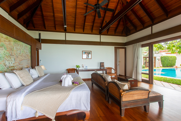 Villa Lotus Bedroom One with Seating Area | Maenam, Koh Samui