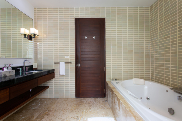 Villa Lotus Bathroom One Walk-In Wardrobe | Maenam, Koh Samui