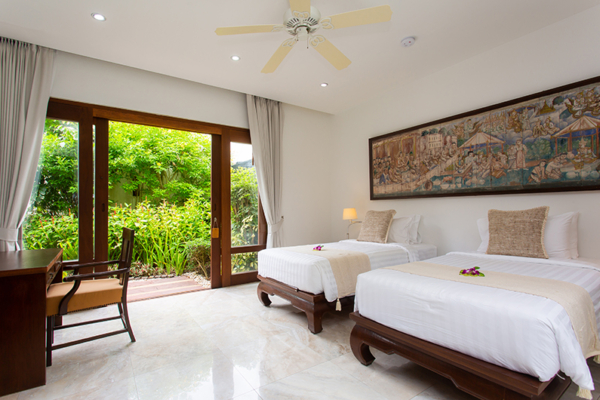 Villa Lotus Bedroom Two with Twin Beds | Maenam, Koh Samui