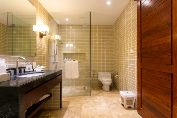 Villa Lotus Bathroom Two with Shower | Maenam, Koh Samui