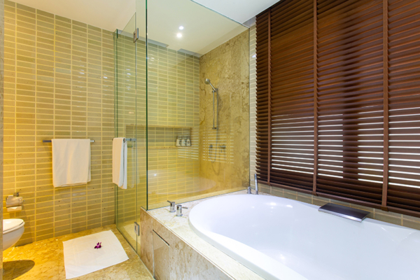 Villa Lotus Bathroom Three with Bathtub | Maenam, Koh Samui