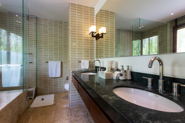 Villa Lotus Bathroom Four with Mirror | Maenam, Koh Samui