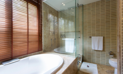 Villa Lotus Bathroom Four with Bathtub | Maenam, Koh Samui